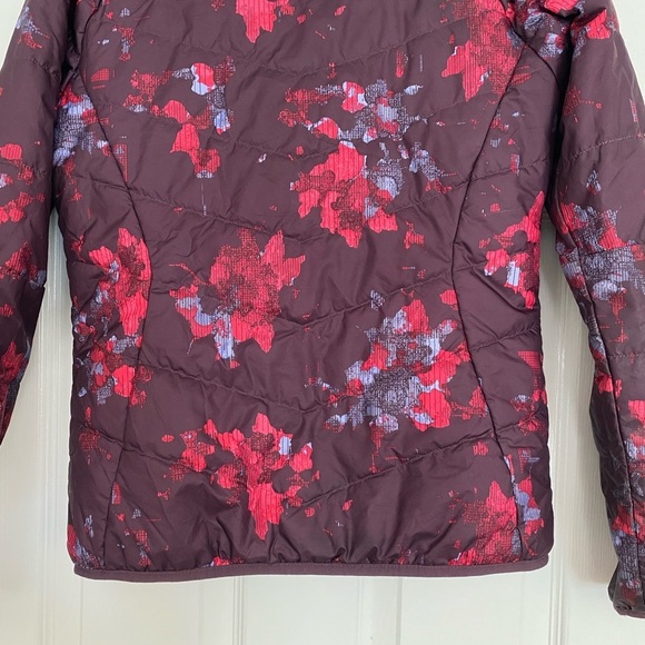 THE NORTH FACE Ladies Burgundy Pink Floral Puffer Quilted LOGO Jack Coat Size S - Picture 4 of 6